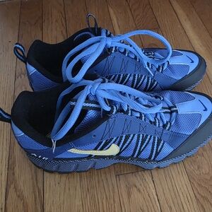 Nike Humera Blue and Black Athletic Shoes